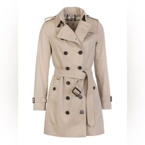 Burberry Sandringham Medium Trench Coat